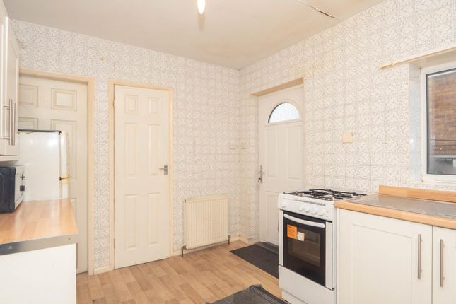 9, Chatsworth Crescent, Pudsey photo 3