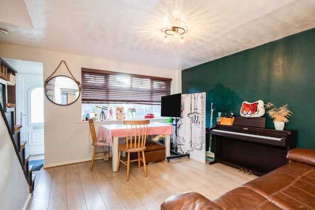 17, Picton Close, Salford photo 3