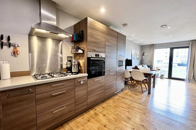 Thumbnail Flat for sale in Adlington House, Brentwood