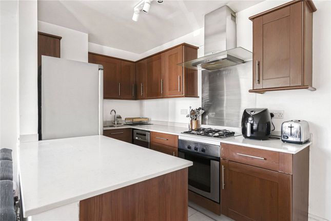 25, Barclay Close, London photo 4