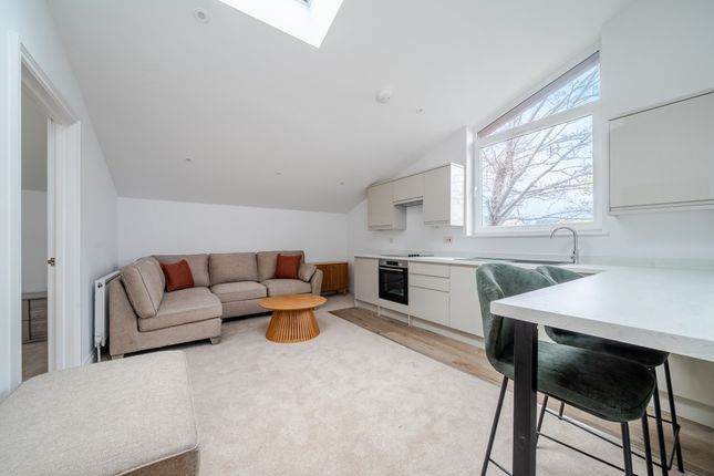 Flat 2 Tilia Copse, 33 Westfield Road, Woking photo 3