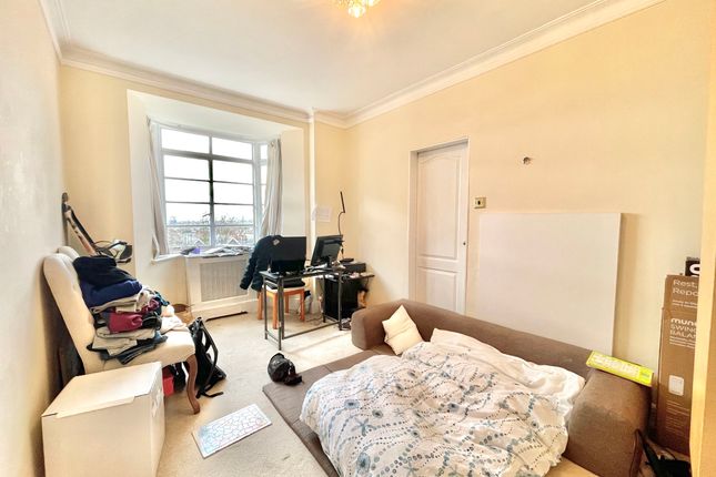 Flat to rent in Flat, St. Johns Court, Finchley Road, London