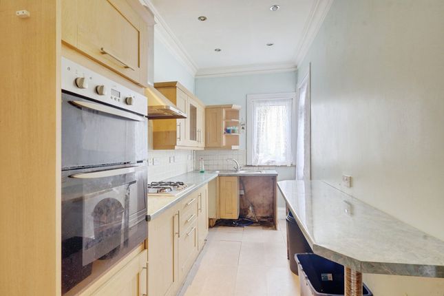 43, Westcliff Park Drive, Westcliff-on-sea photo 4
