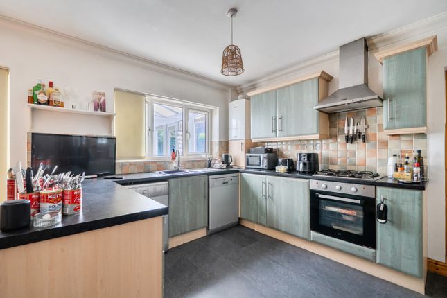22, Woodlands Drive, Wakefield photo 4