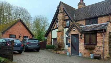 5 Bedroom Detached in NN12 8SS