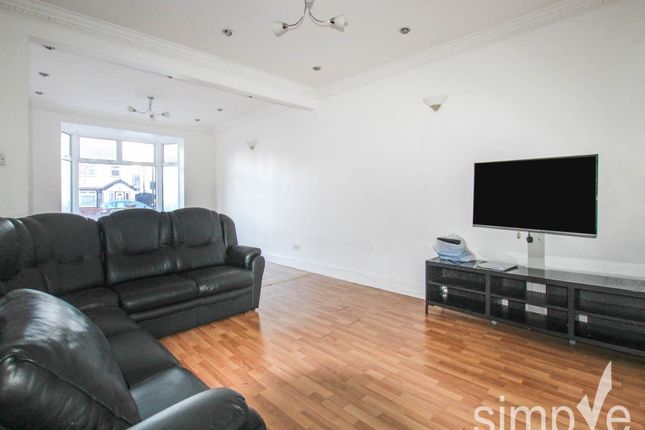 Carlyle Avenue, Southall Middlesex photo 5