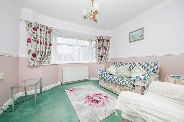 2, Dovedale Gardens, Clacton-On-Sea photo 3