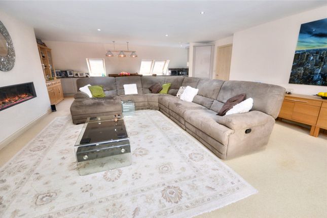 Apartment 15,, Dunstarn Court, Leeds photo 4