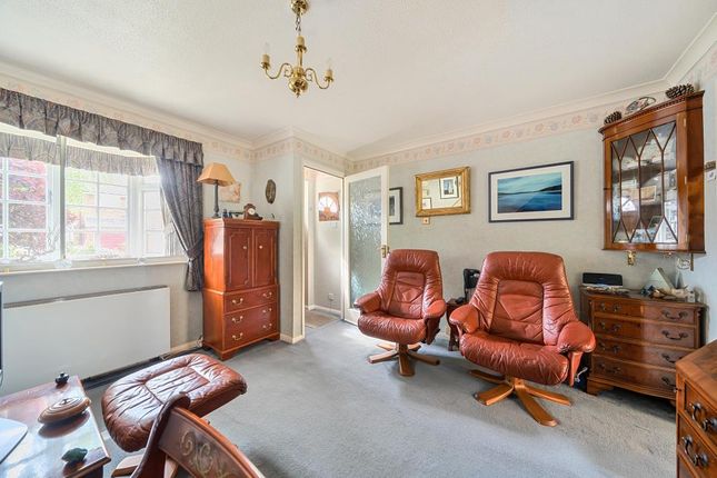 10 ASHGROVE, Steeple Claydon, Buckingham photo 2