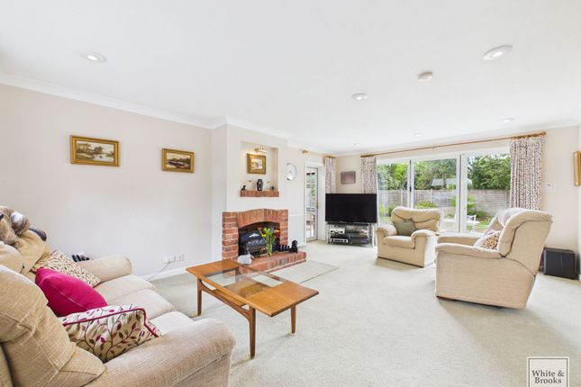 6 Hunters Way, Chichester photo 2