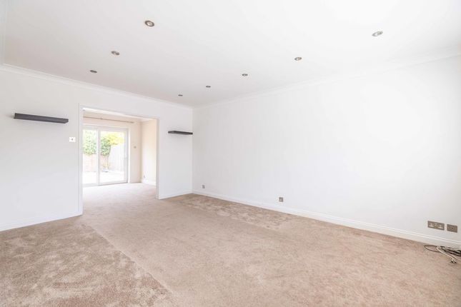 29, Long Drive, Burnham photo 2
