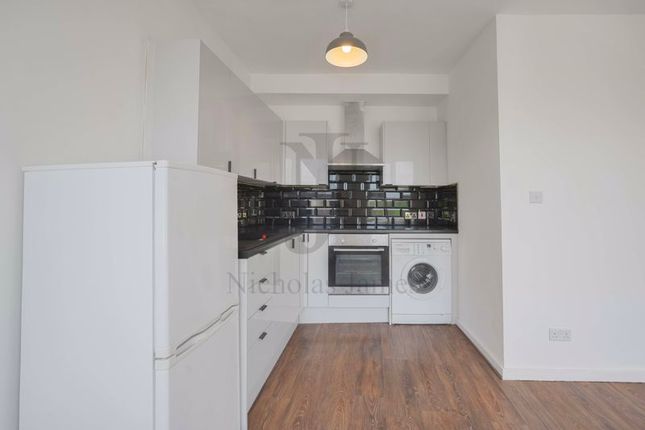 Flat to rent in Ashfield Road, Manor House, London