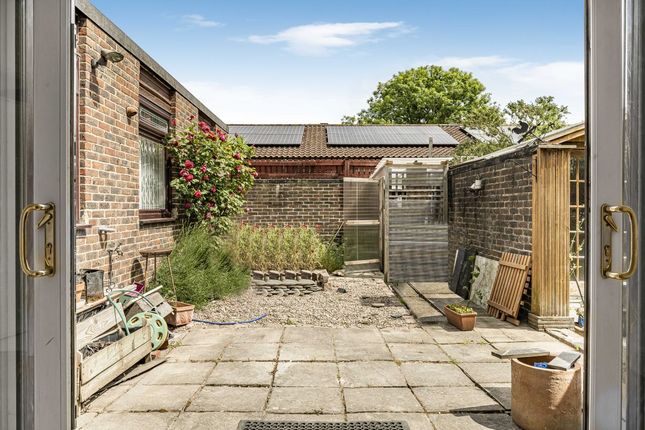 12, Inglesham Walk, Hackney photo 4