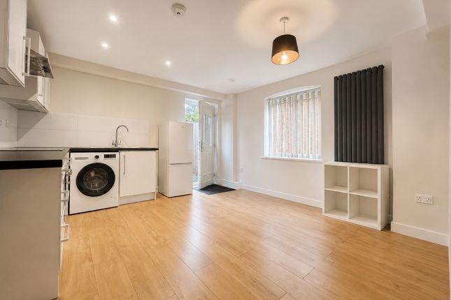 9 Riverside House, 5 Nutfield Lane, High Wycombe photo 3