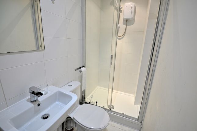 ROOM 2, 4, Mount pleasant cottages, Egham photo 2