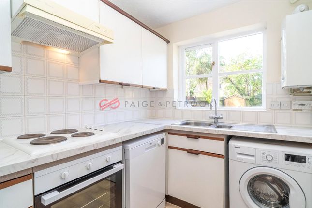 9, Clovelly Close, Pinner photo 2