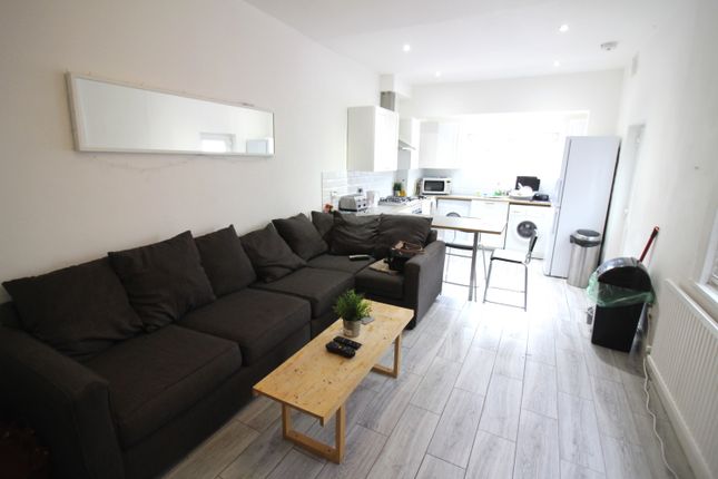 5-bed terraced on 14, Tewkesbury Street, Cardiff, £2,800/mo