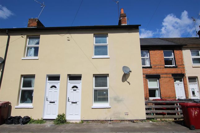 Terraced house to rent in Cambridge Street, Reading