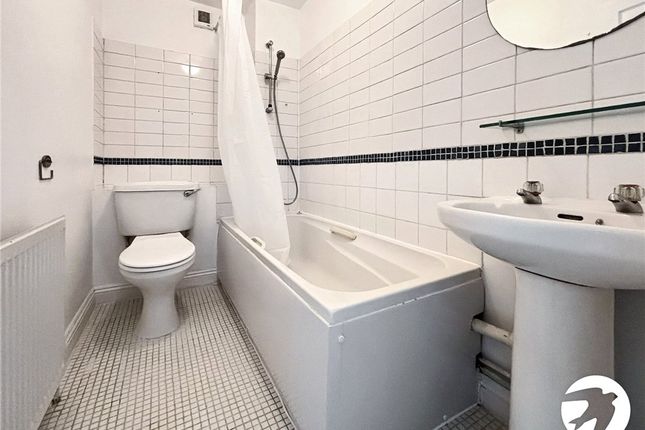 Flat 4, Latimer Court, 231, High Street, Orpington photo 5