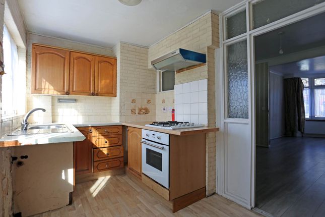 4, Sunningdale Avenue, Rainham photo 5