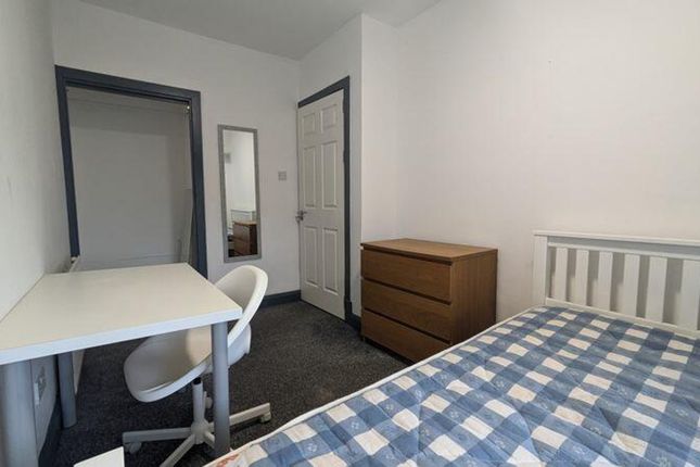 A Spacious And Bright Double Bedroom Perfect For S...