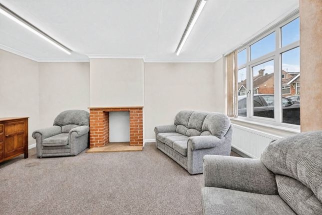 50, Gillsway, Northampton photo 2