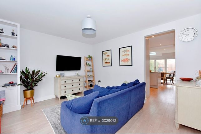 Horseshoe Crescent, Beaconsfield photo 3