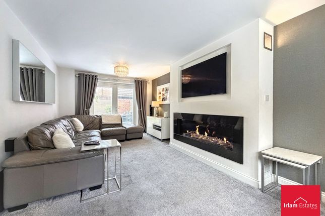 27 Mona Way, Manchester photo 2