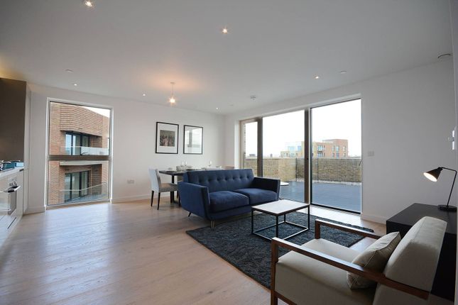 Thumbnail Flat to rent in Rutherford Heights, Elephant And Castle, London