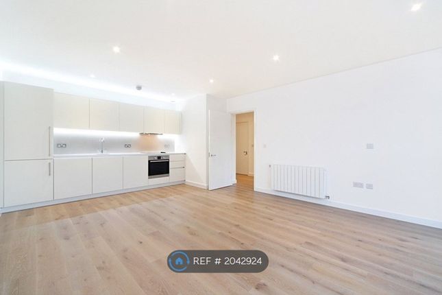 Thumbnail Flat to rent in Grayston House, London