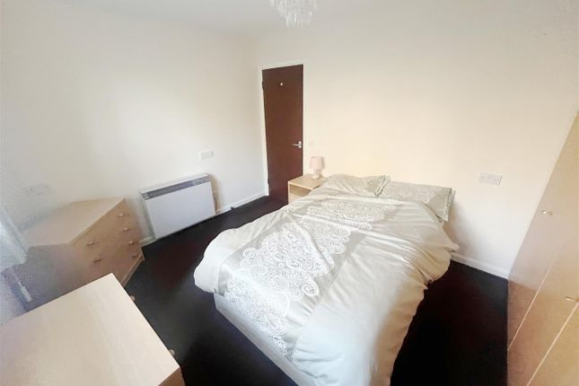 Flat for sale in Westcombe Lodge Drive, Hayes