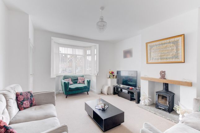 131, Gracemere Crescent, West Midlands photo 2