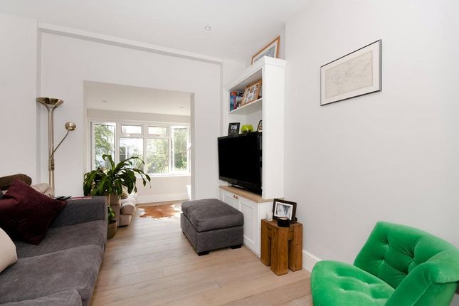 Flat for sale in Offord Road, Islington