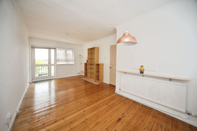 227, Whipperley Ring, Luton photo 3