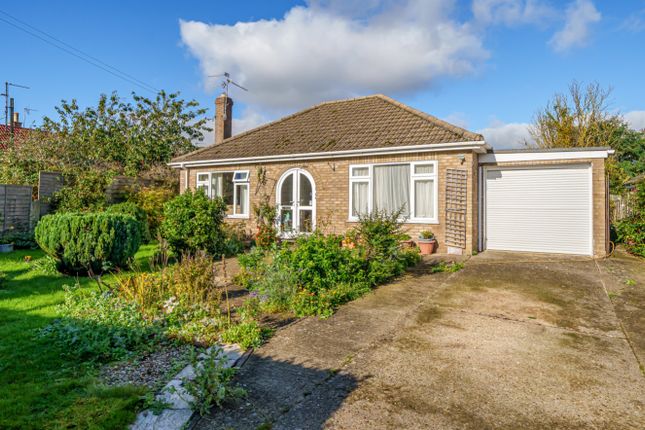 Detached bungalow for sale in Fen Road, Pointon, Sleaford, Lincolnshire