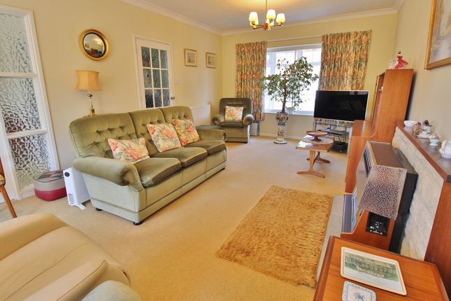 11, Tor Close, Fareham photo 3