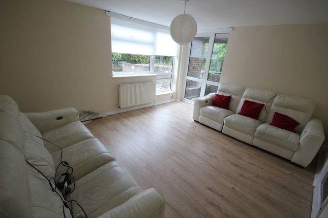 Flat to rent in Duffield Close, Harrow-On-The-Hill, Harrow