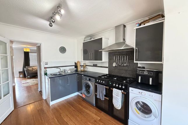 28, Bronze Close, Bognor Regis photo 3