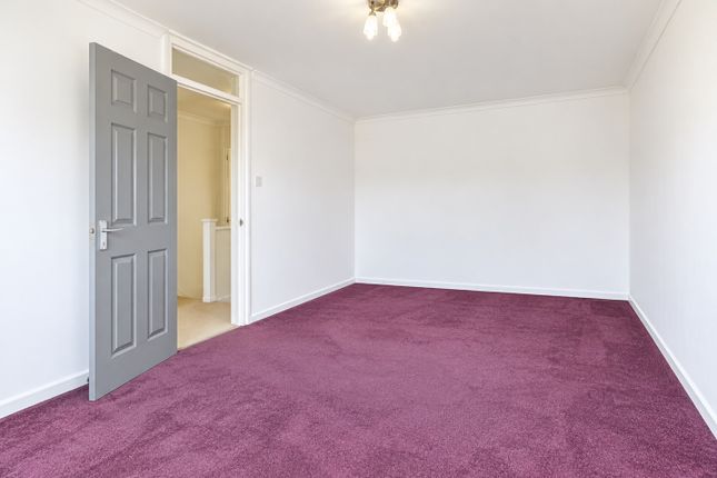 95, Frenchs Wells, WOKING photo 5