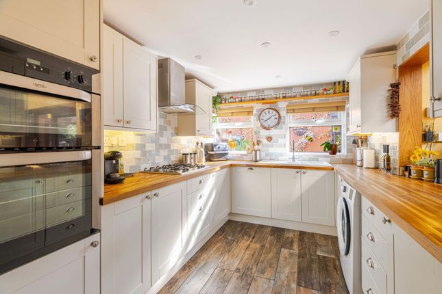 28 Warren Road, Great Yarmouth photo 2
