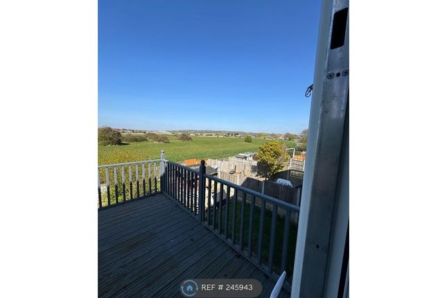 St Christophers Close, Canvey Island photo 4