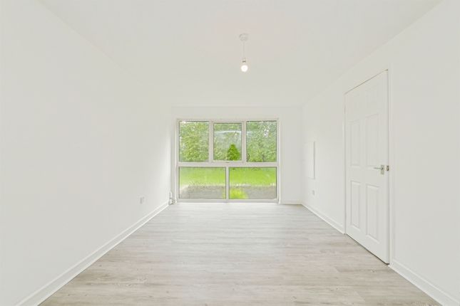 352, Chapel Wood, Cardiff photo 3