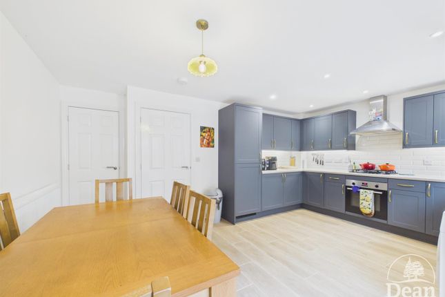 8, Old Elm Rise, Longhope photo 4
