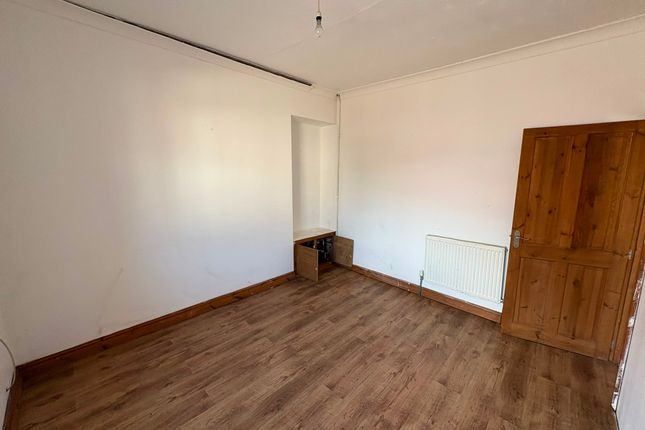 36, Brynallt Terrace, Llanelli photo 4