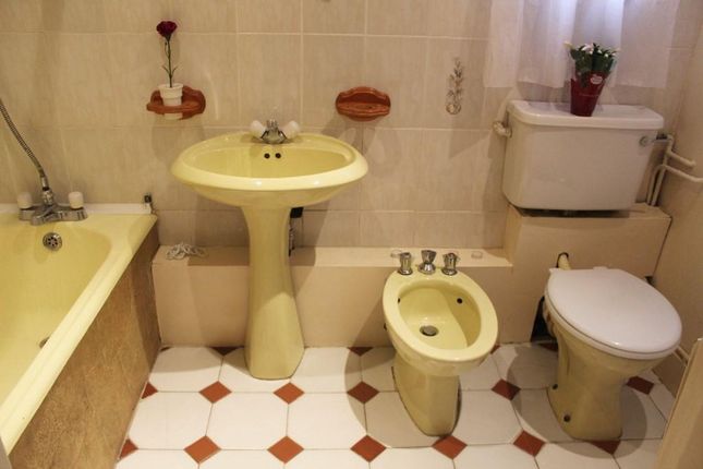 First Floor Flat, 172 Squires Lane, London photo 4