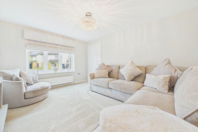 77, Lapwing Drive, Glasgow photo 3