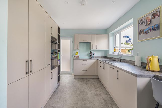 13, Chesterton Drive, Seaford photo 2