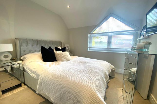 6 Prospect House, The Broadway, Farnham Common photo 4