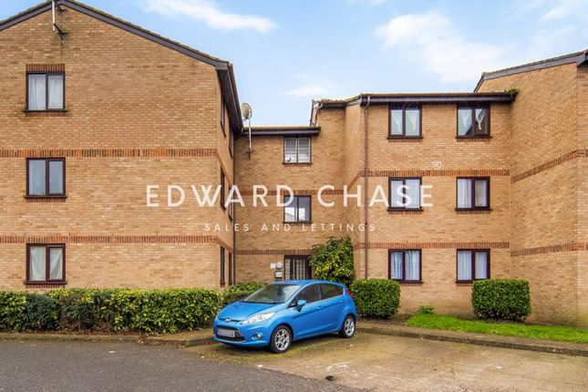 Thumbnail Flat for sale in Avenue Road, Chadwell Heath