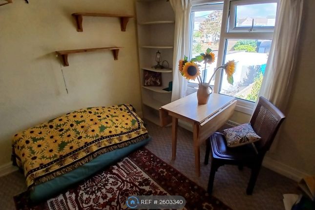 1-bed house on Enys Road, Camborne, £490/mo